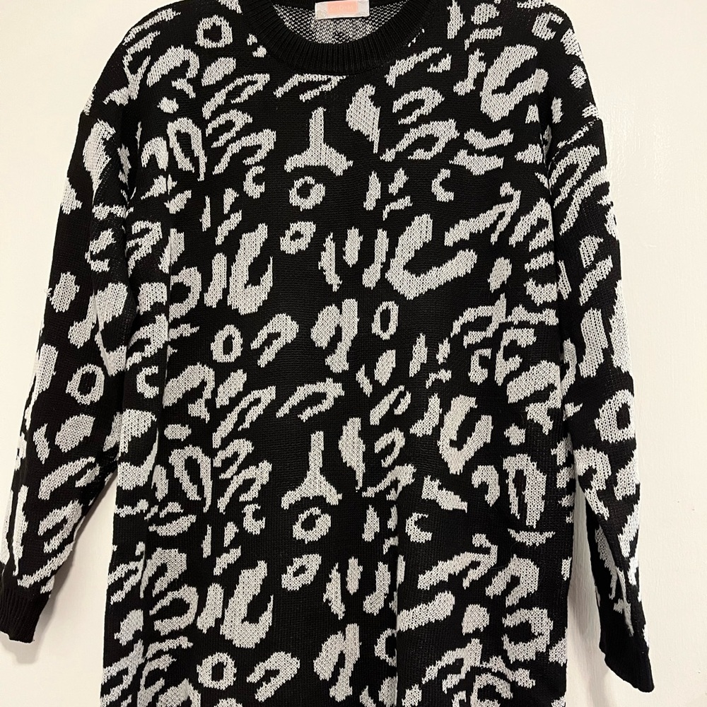 Leopard neutral sweater - super cute! L